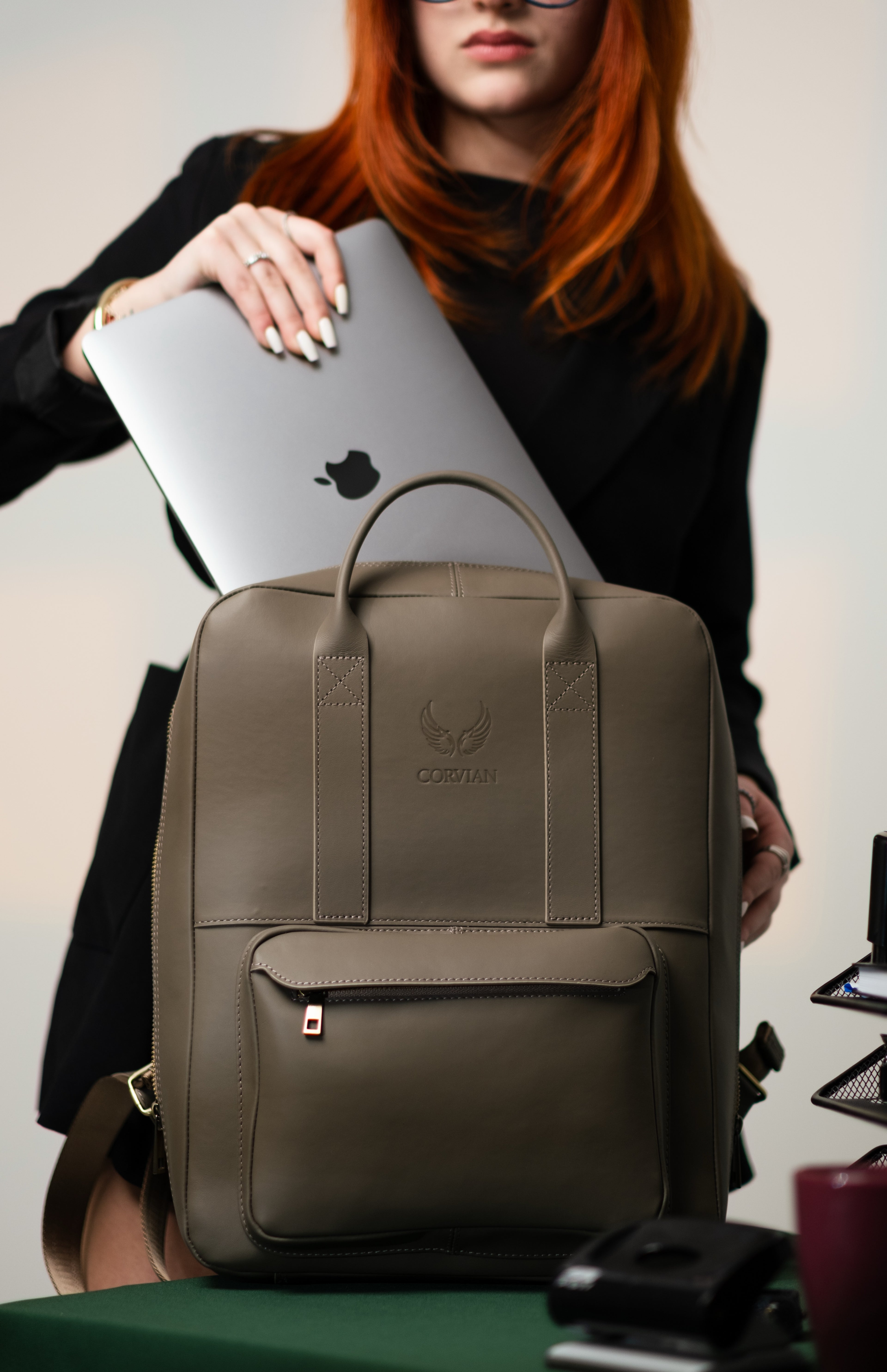 2-in-1 Rucksack-Aktentasche – Taupe