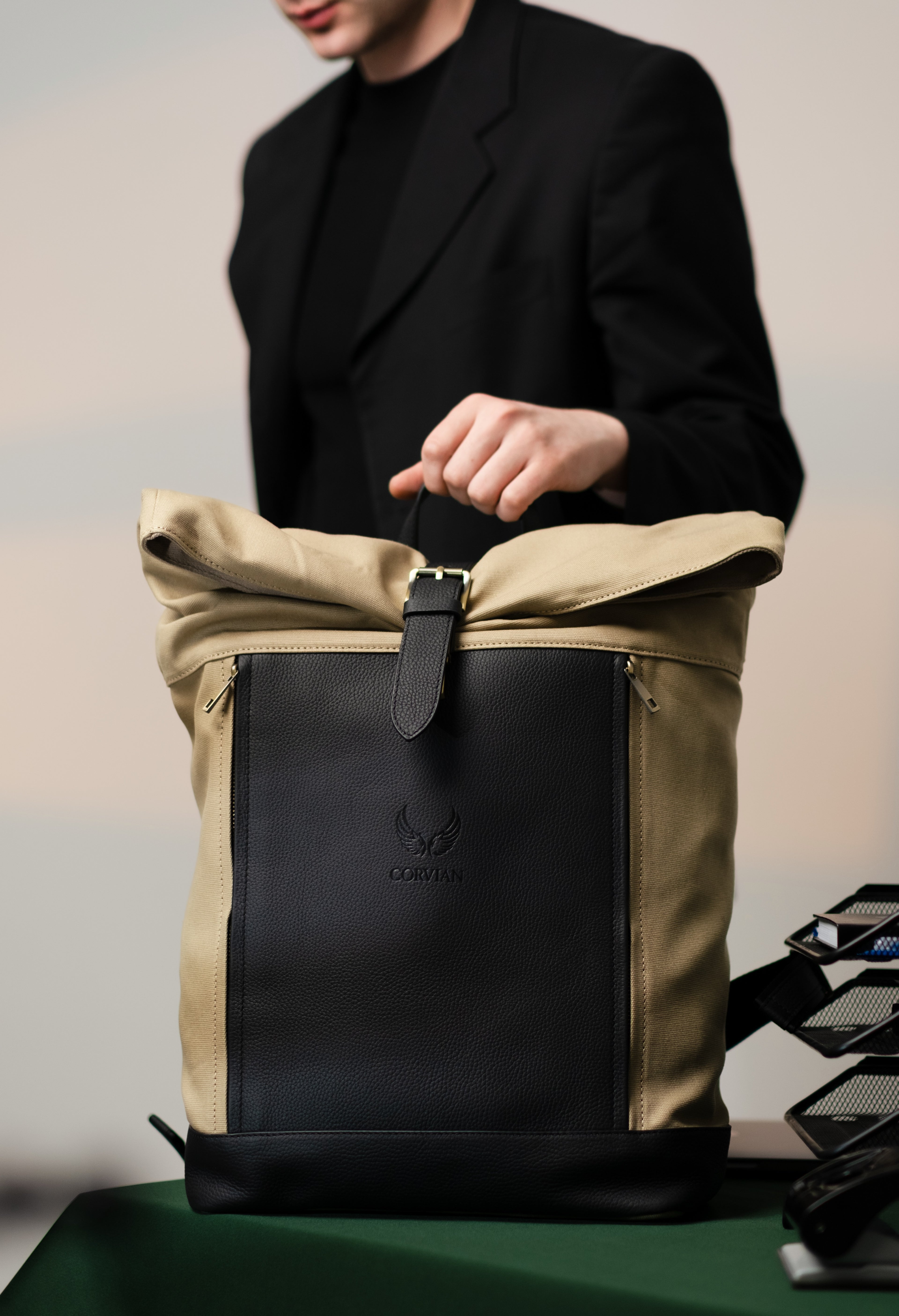 Canvas & Leder Rolltop – Khaki-Schwarz